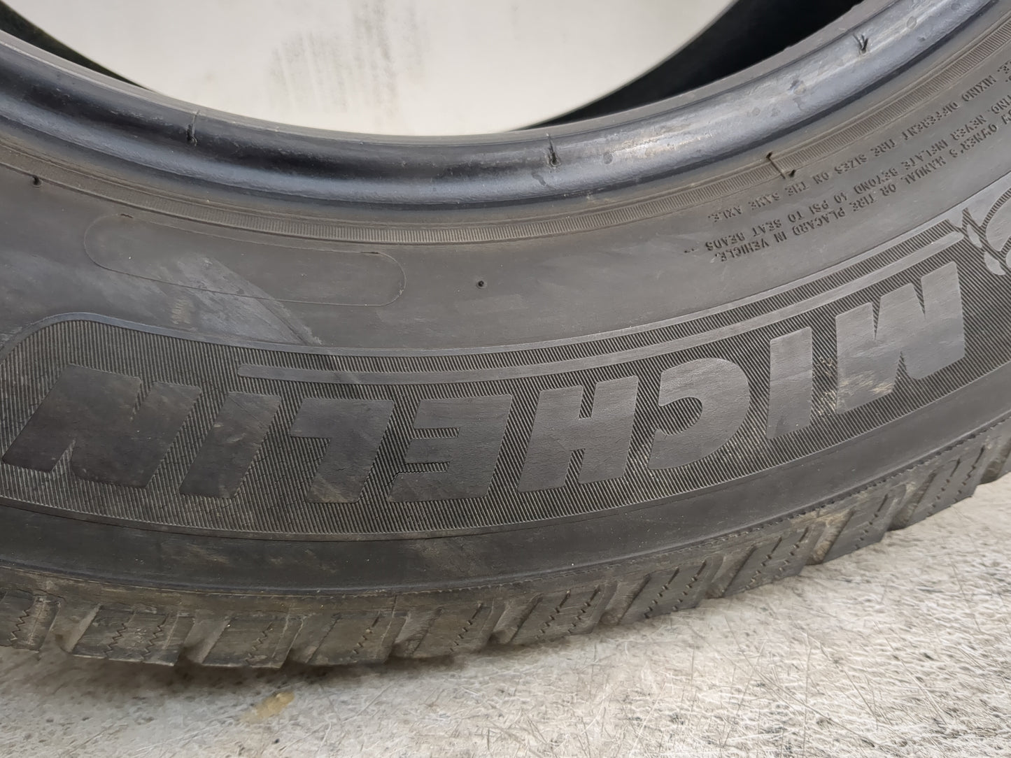Used Tire 265/60R18 MICHELIN DEFENDER LTX M/S 110T - Tread Depth 8/32 - Oemusedautoparts1.com