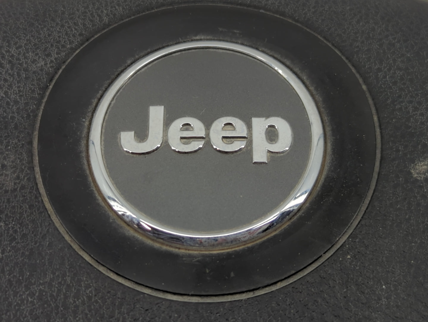 2014-2015 Jeep Grand Cherokee Air Bag Driver Left Steering Wheel Mounted Fits Fits 2014 2015 OEM Used Auto Parts - Oemusedau