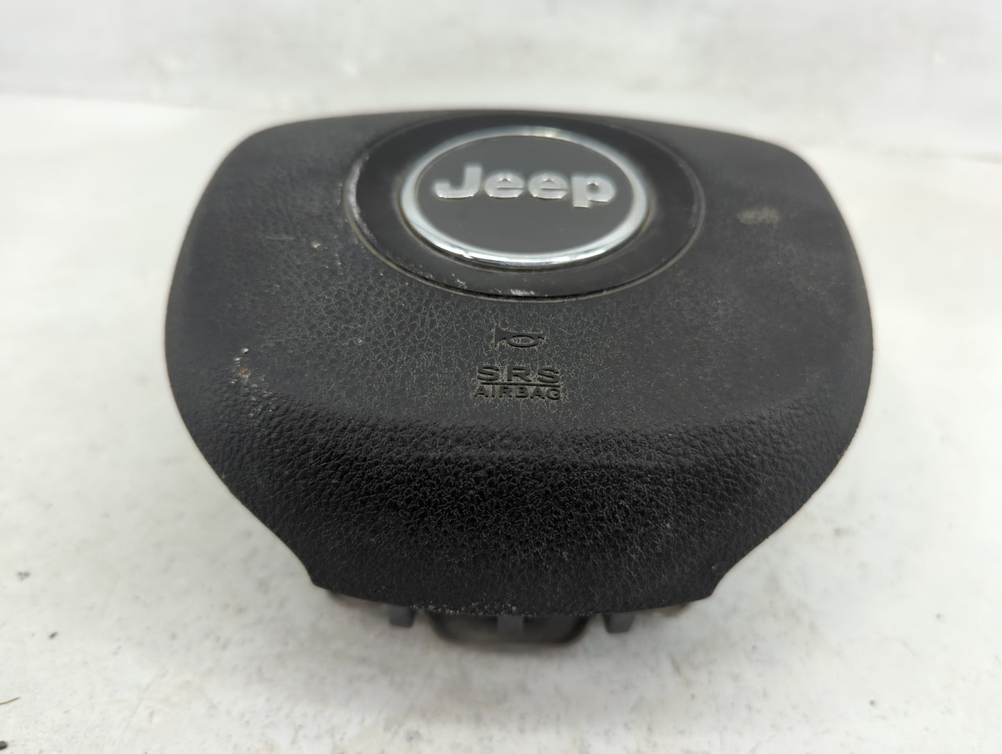 2014-2015 Jeep Grand Cherokee Air Bag Driver Left Steering Wheel Mounted Fits Fits 2014 2015 OEM Used Auto Parts - Oemusedau