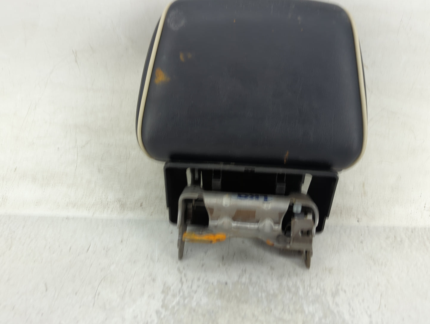 2014-2022 Jeep Grand Cherokee Headrest Head Rest Front Driver Passenger Seat Fits OEM Used Auto Parts - Oemusedautoparts1.co