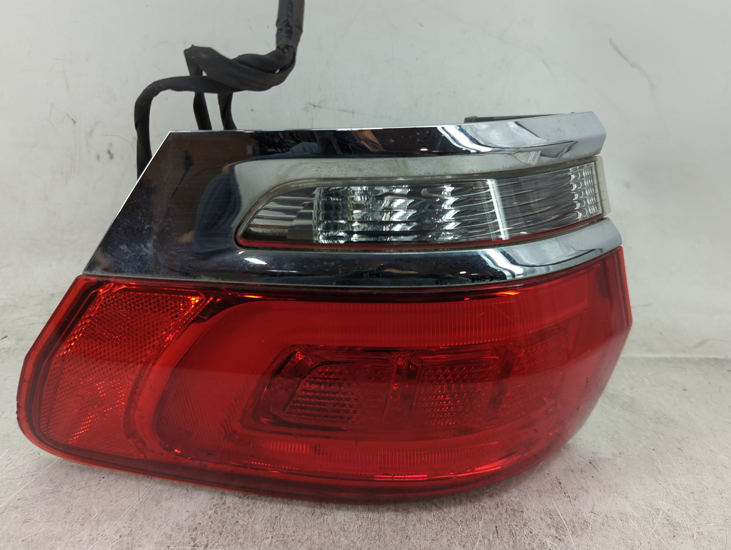 2015-2021 Jeep Grand Cherokee Tail Light Assembly Passenger Right OEM P/N:P68110016AE Fits Fits 2015 2016 2017 2018 2019 202
