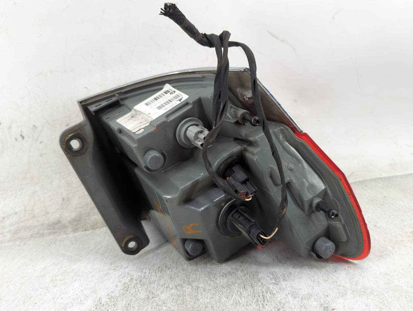 2015-2021 Jeep Grand Cherokee Tail Light Assembly Passenger Right OEM P/N:P68110016AE Fits Fits 2015 2016 2017 2018 2019 202