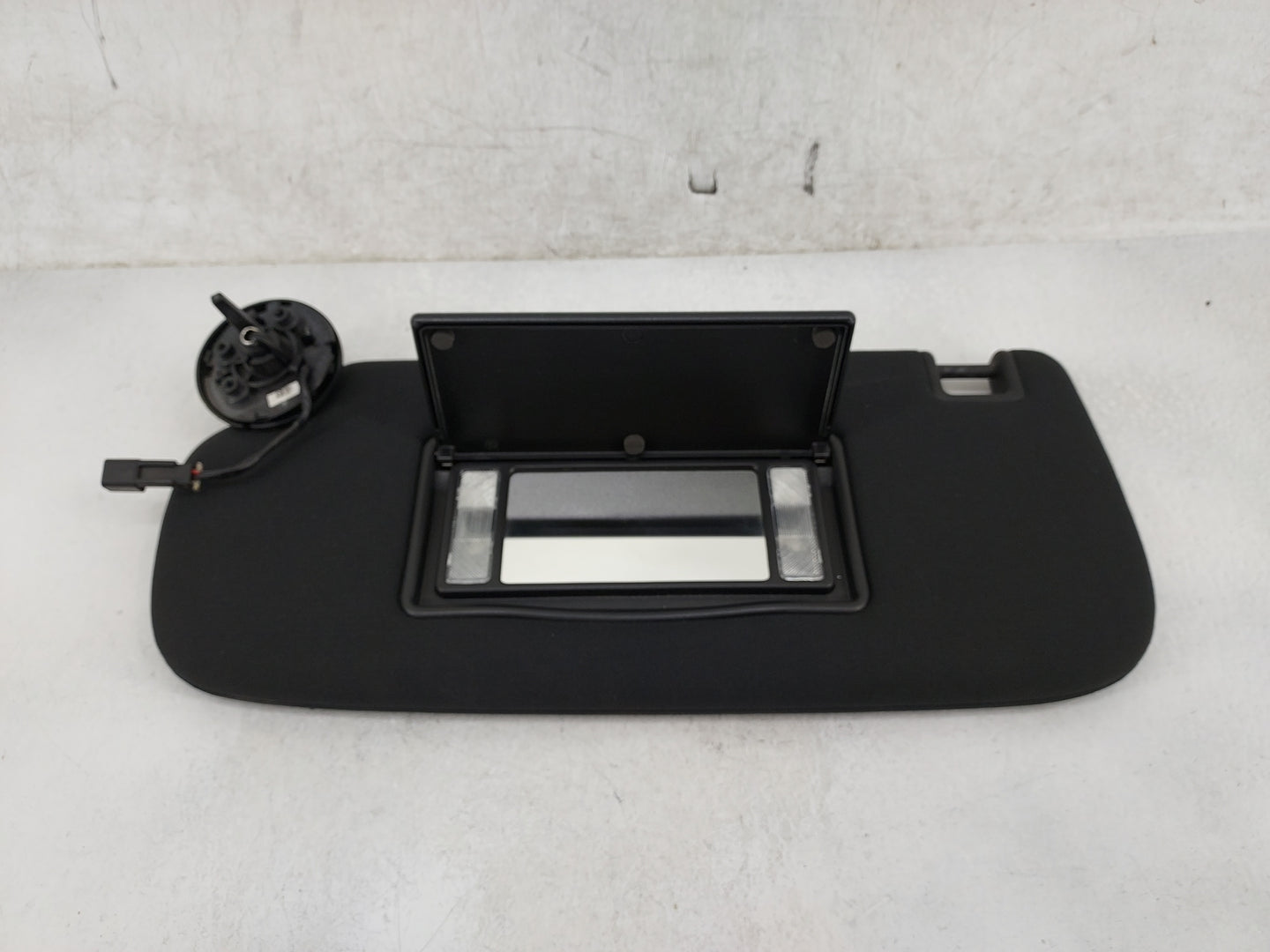 2014-2022 Jeep Grand Cherokee Sun Visor Shade Replacement Driver Left Mirror Fits OEM Used Auto Parts - Oemusedautoparts1.co