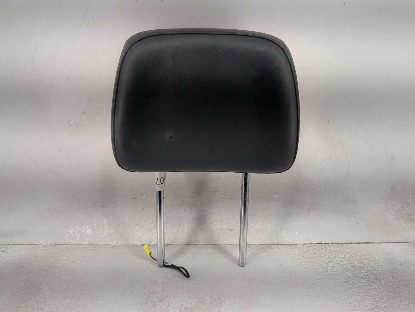 2015 Jeep Grand Cherokee Headrest Head Rest Front Driver Seat Black - Oemusedautoparts1.com
