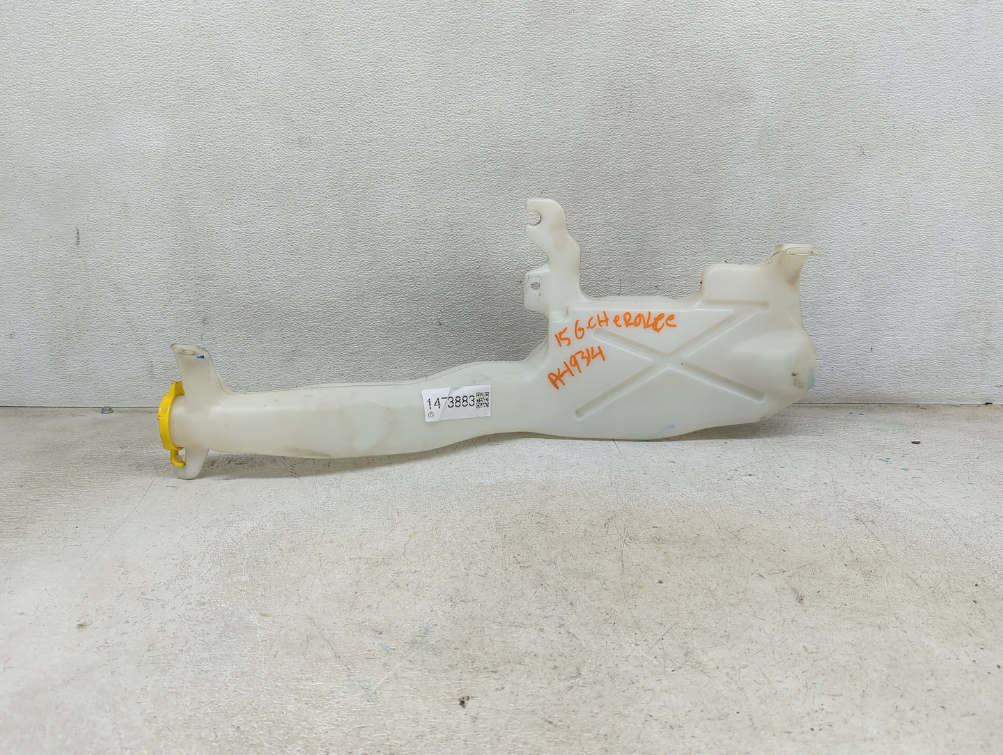 2011 Jeep Grand Cherokee Windshield Washer Fluid Reservoir Bottle Oem 1473883 - Oemusedautoparts1.com