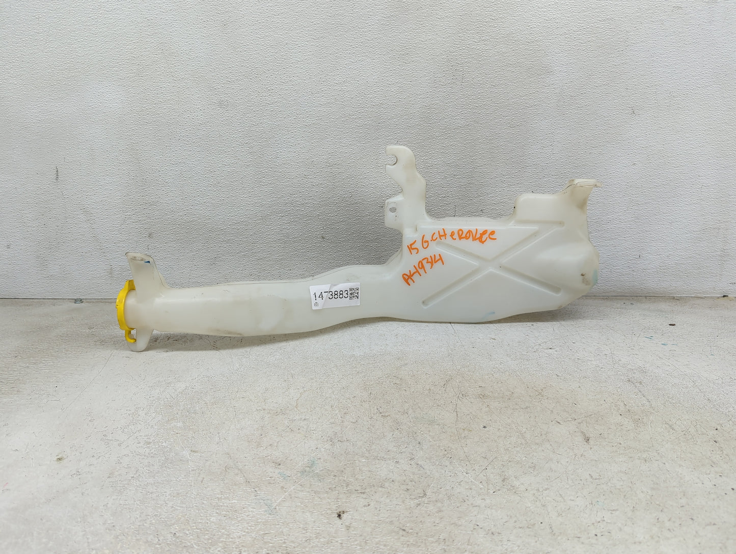 2011 Jeep Grand Cherokee Windshield Washer Fluid Reservoir Bottle Oem 1473883 - Oemusedautoparts1.com