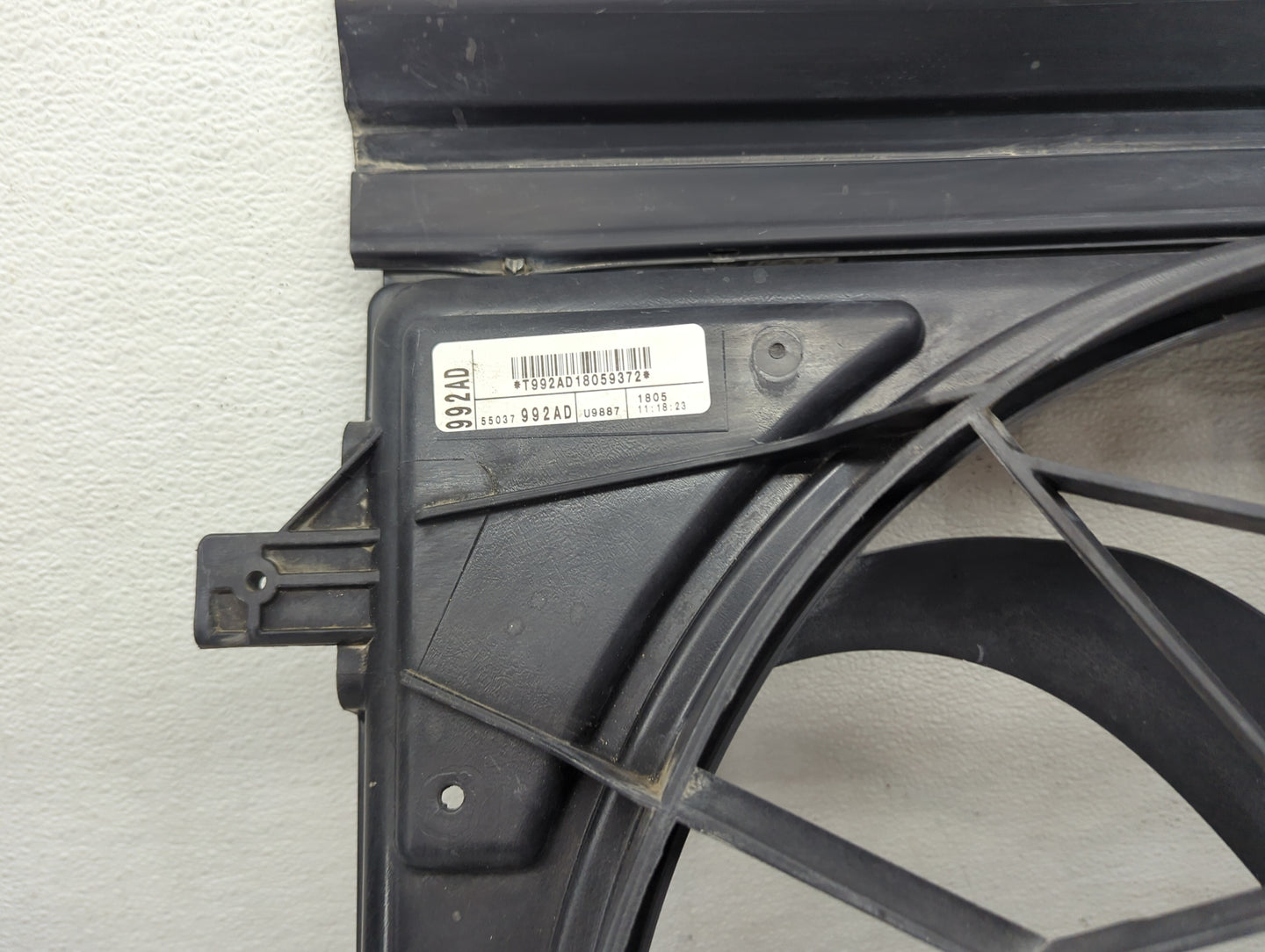 2011-2022 Jeep Grand Cherokee Electric Radiator Cooling Fan Motor Assembly P/N:55037992AD T992AD18059372 Fits OEM Used Auto 