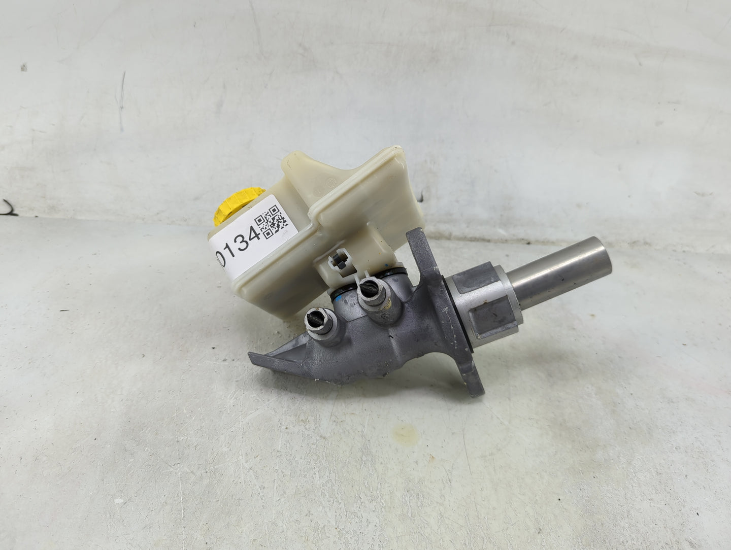 2011-2015 Jeep Grand Cherokee Brake Master Cylinder 1490134 - Oemusedautoparts1.com