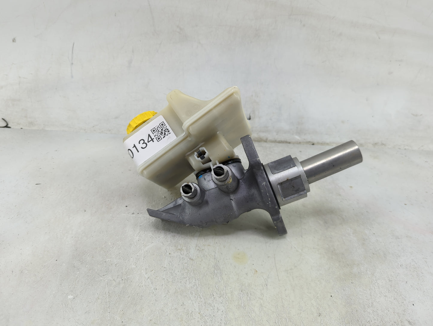 2011-2015 Jeep Grand Cherokee Brake Master Cylinder 1490134 - Oemusedautoparts1.com