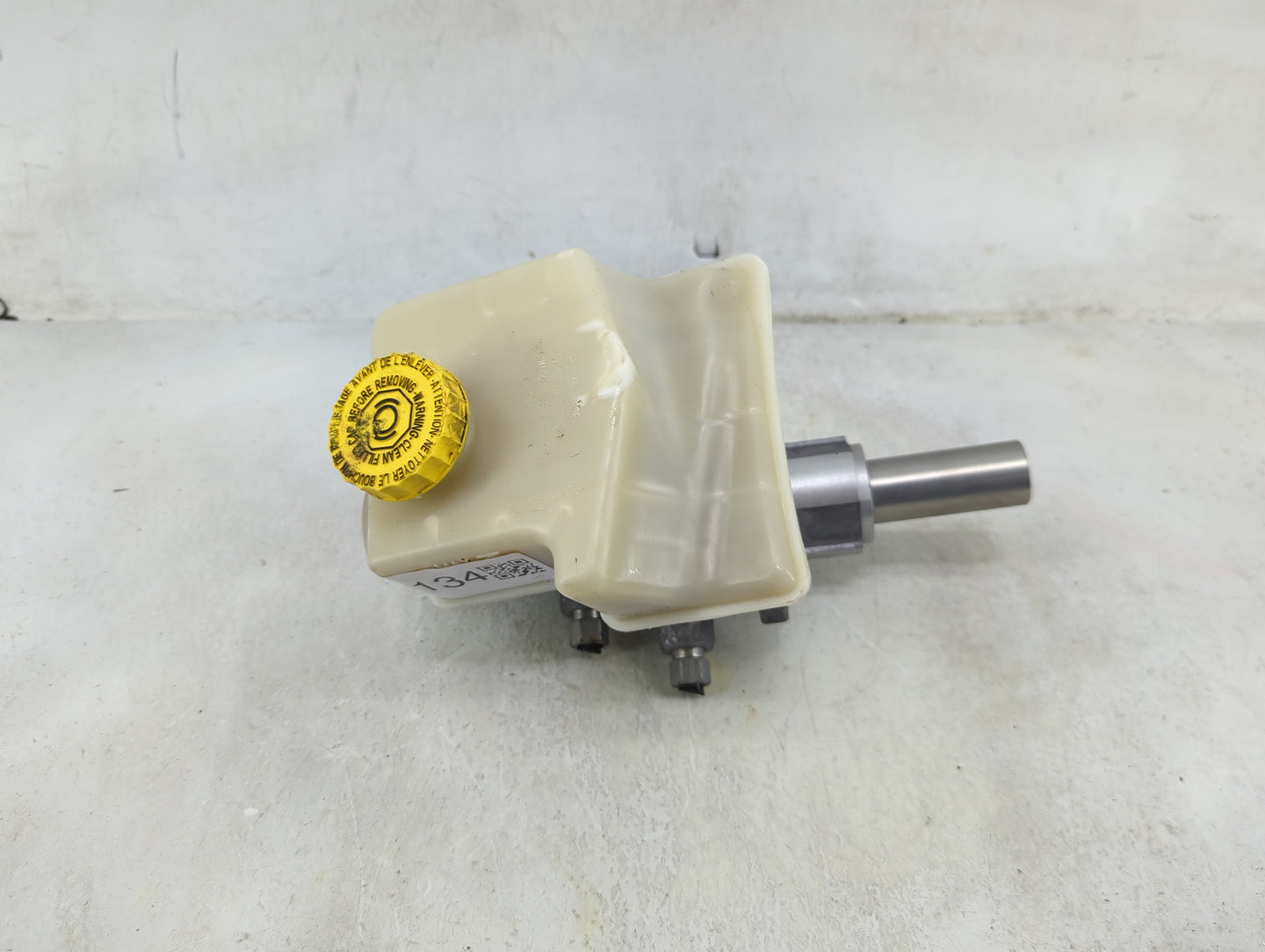 2011-2015 Jeep Grand Cherokee Brake Master Cylinder 1490134 - Oemusedautoparts1.com
