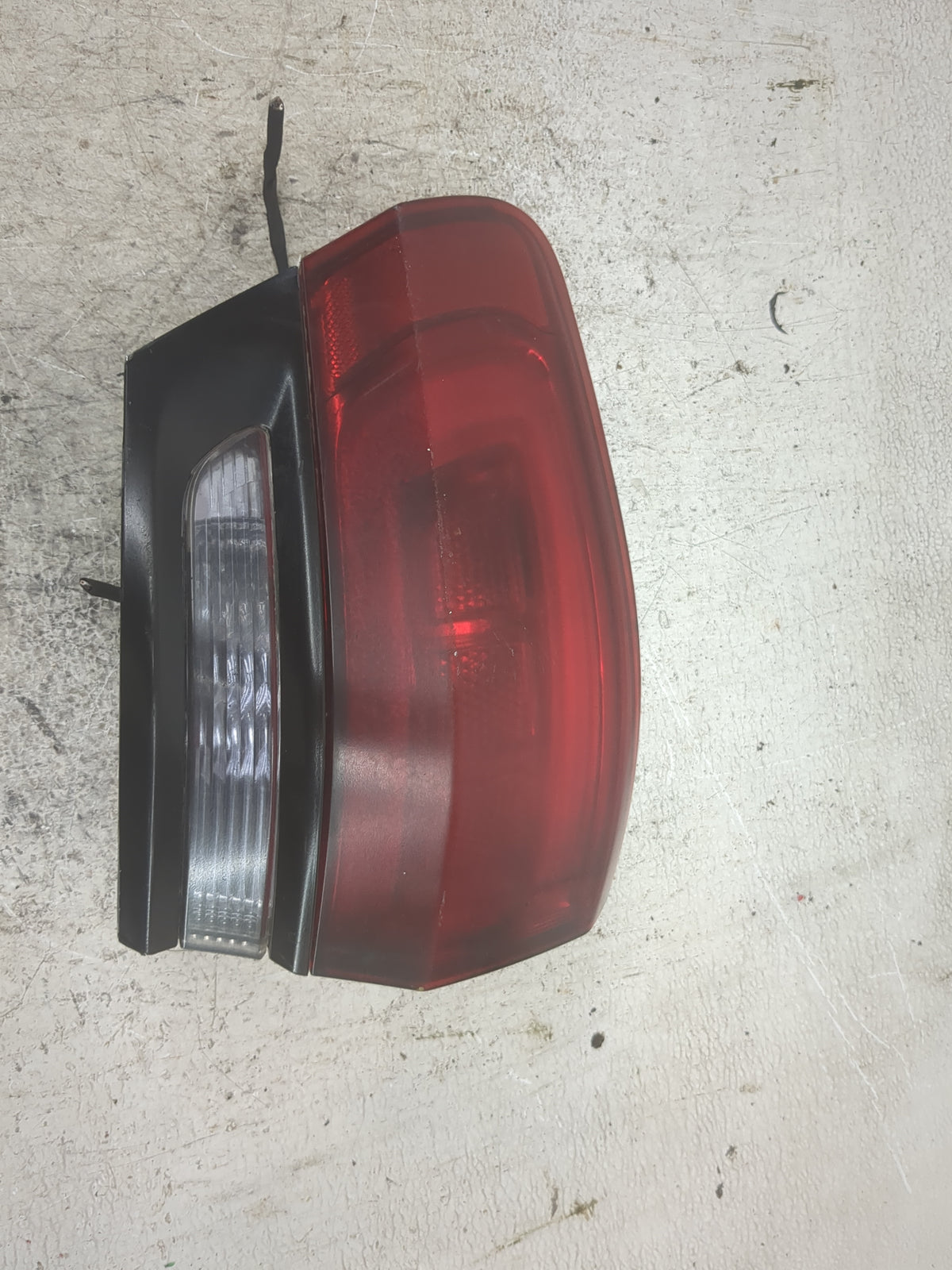 2015-2021 Jeep Grand Cherokee Tail Light Assembly Driver Left OEM P/N:P68110017AE 68110017AE Fits OEM Used Auto Parts - Oemu