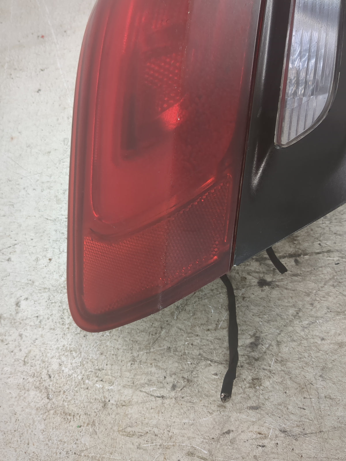 2015-2021 Jeep Grand Cherokee Tail Light Assembly Driver Left OEM P/N:P68110017AE 68110017AE Fits OEM Used Auto Parts - Oemu