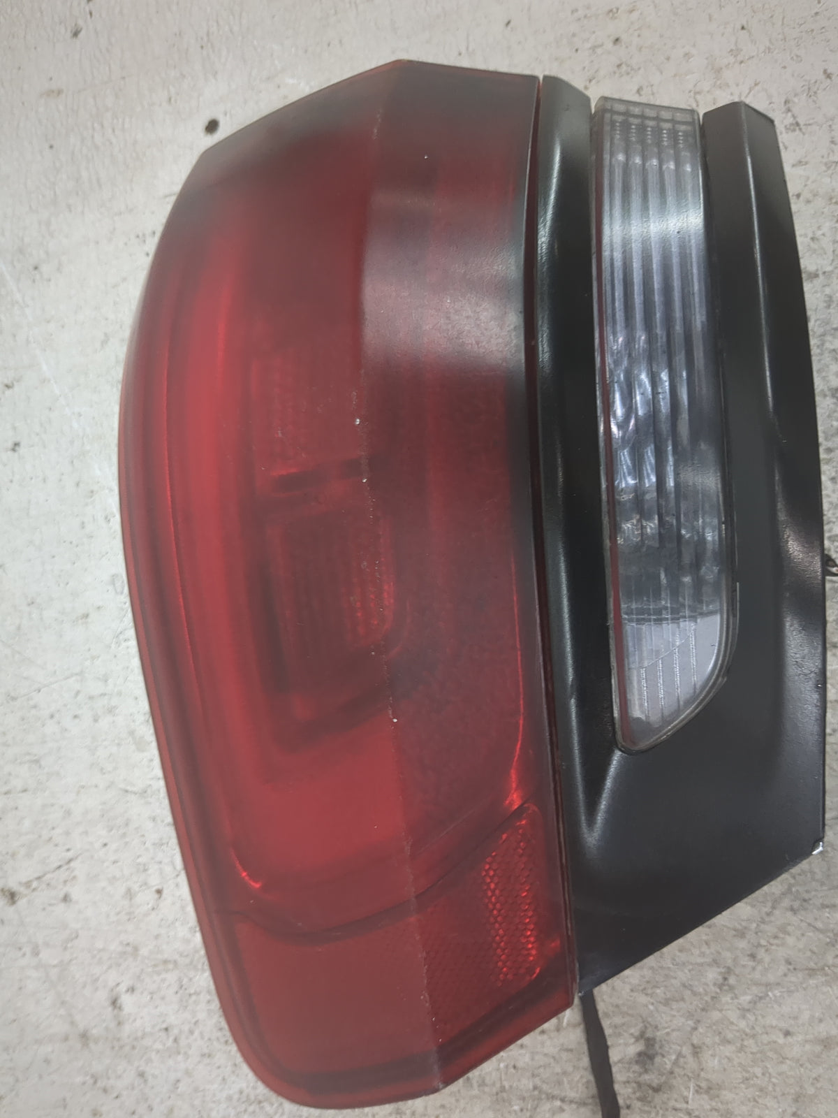 2015-2021 Jeep Grand Cherokee Tail Light Assembly Driver Left OEM P/N:P68110017AE 68110017AE Fits OEM Used Auto Parts - Oemu