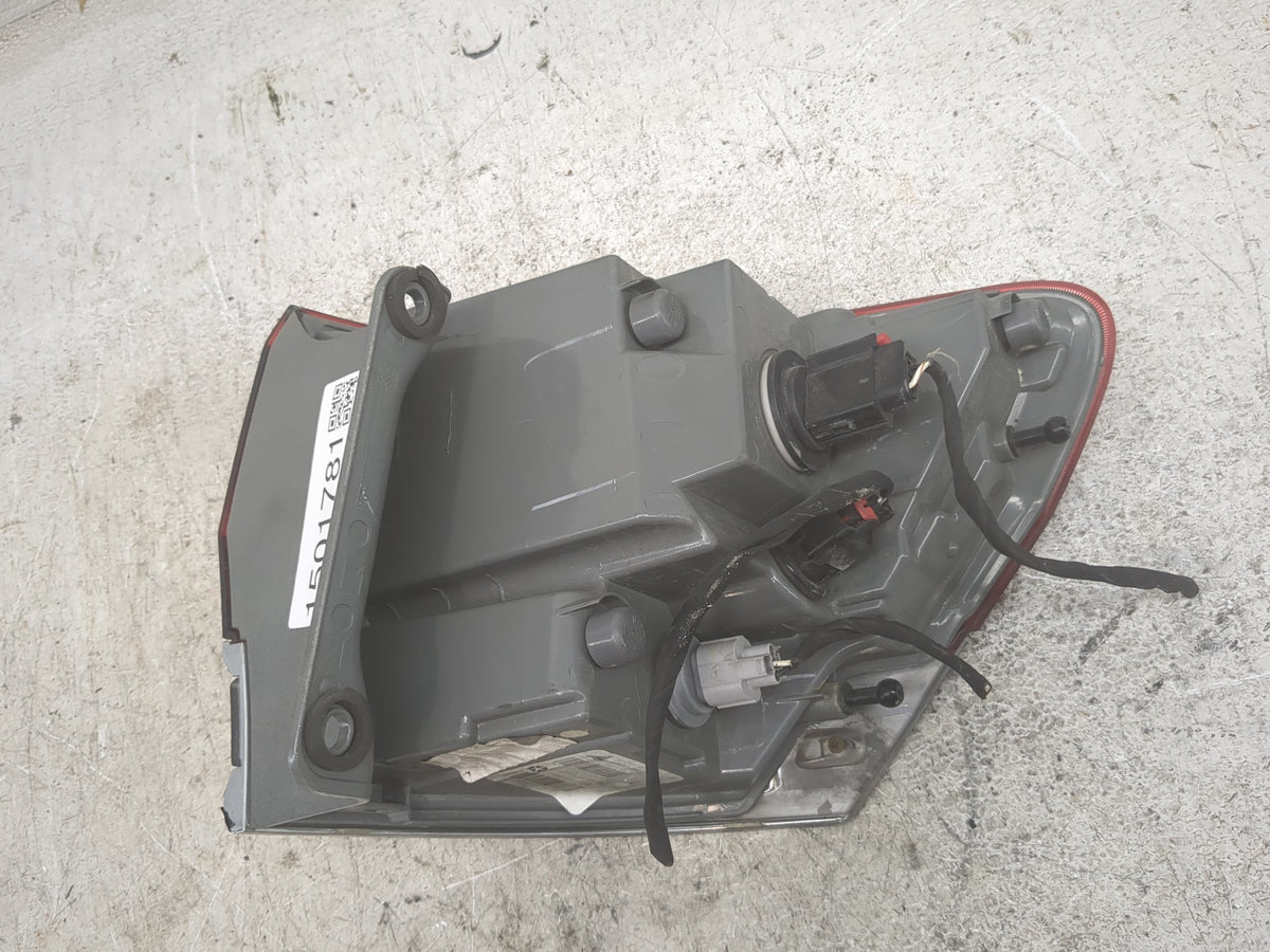 2015-2021 Jeep Grand Cherokee Tail Light Assembly Driver Left OEM P/N:P68110017AE 68110017AE Fits OEM Used Auto Parts - Oemu