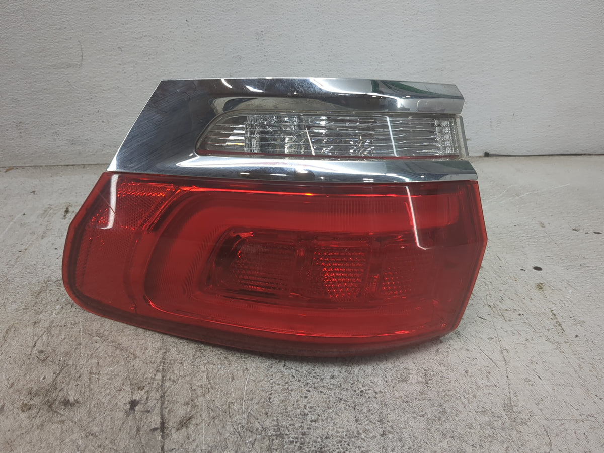 2015-2021 Jeep Grand Cherokee Tail Light Assembly Passenger Right OEM P/N:P68110016AE 68110016AE Fits OEM Used Auto Parts - 