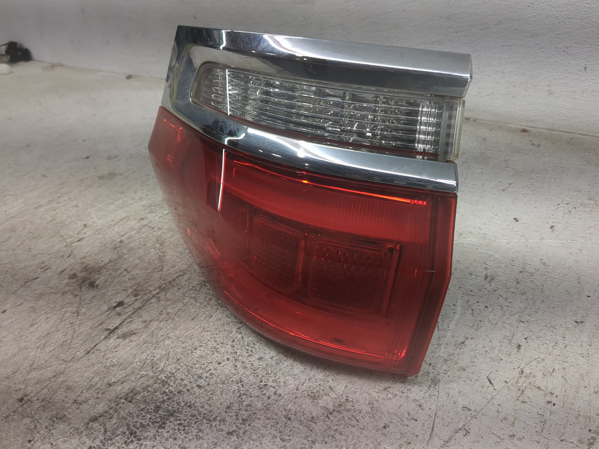 2015-2021 Jeep Grand Cherokee Tail Light Assembly Passenger Right OEM P/N:P68110016AE 68110016AE Fits OEM Used Auto Parts - 