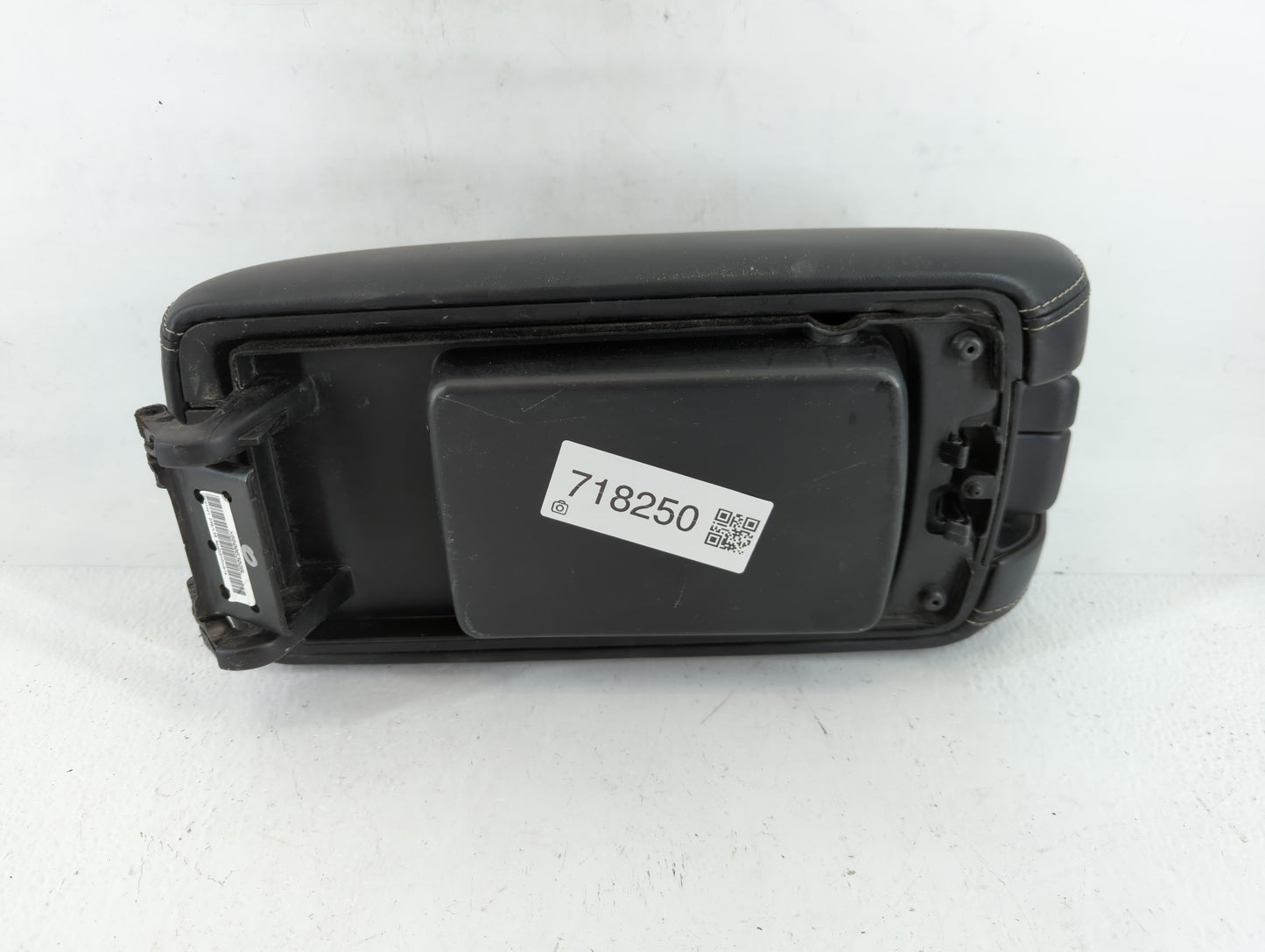 2015 Jeep Grand Cherokee Center Console Armrest Cover Lid Fits OEM Used Auto Parts - Oemusedautoparts1.com