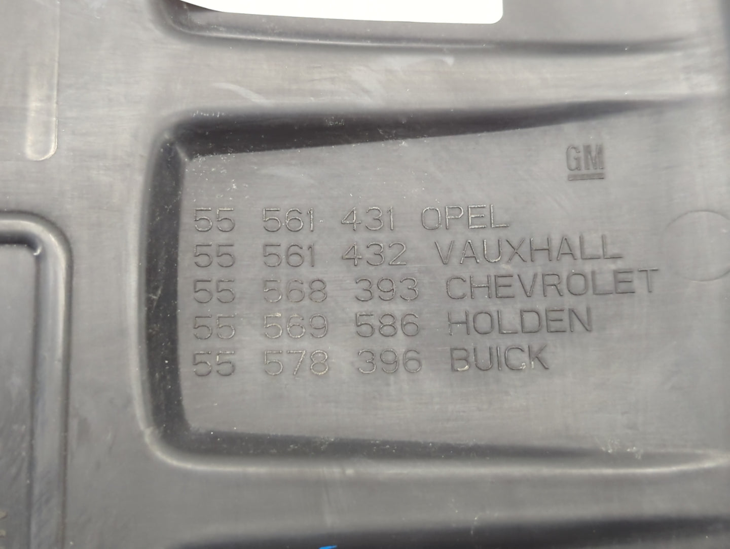 2015 Jeep Grand Cherokee Engine Cover - Oemusedautoparts1.com