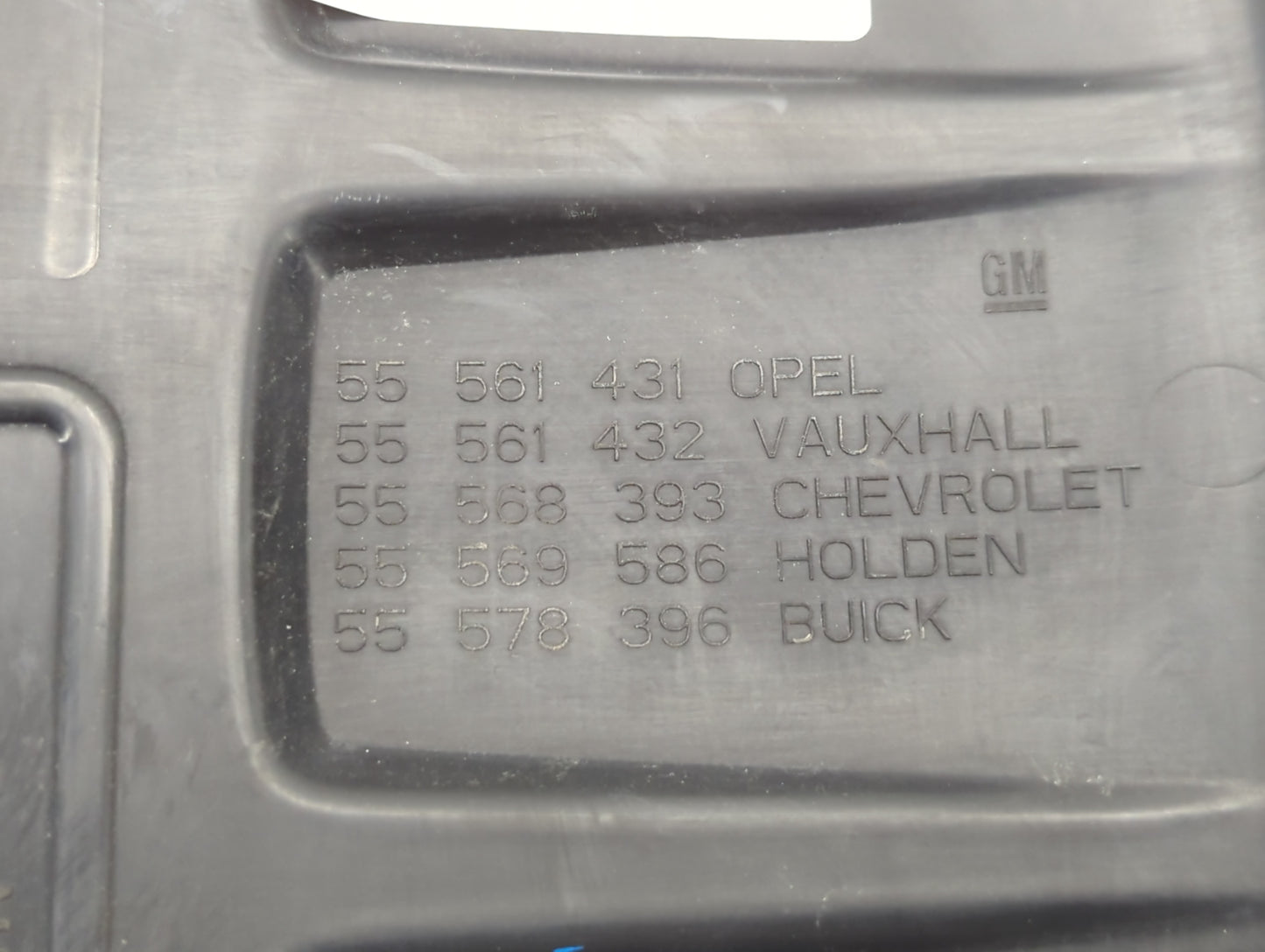 2015 Jeep Grand Cherokee Engine Cover - Oemusedautoparts1.com