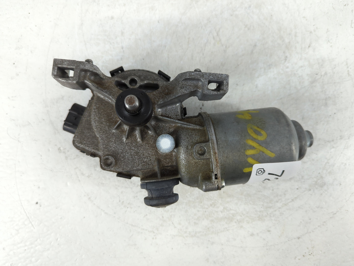2014-2015 Jeep Grand Cherokee Front Windshield Wiper Motor P/N:68267701AA Fits Fits 2014 2015 OEM Used Auto Parts - Oemuseda