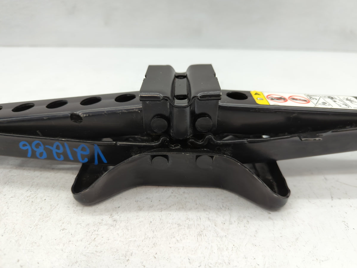 2015 Jeep Patriot Spare Scissor Car Jack 1112341 - Oemusedautoparts1.com