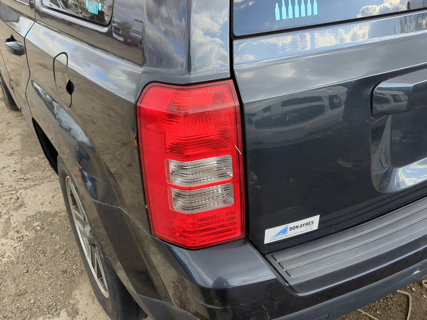2008-2017 Jeep Patriot Tail Light Assembly Driver Left OEM Fits Fits 2008 2009 2010 2011 2012 2013 2014 2015 2016 2017 OEM U