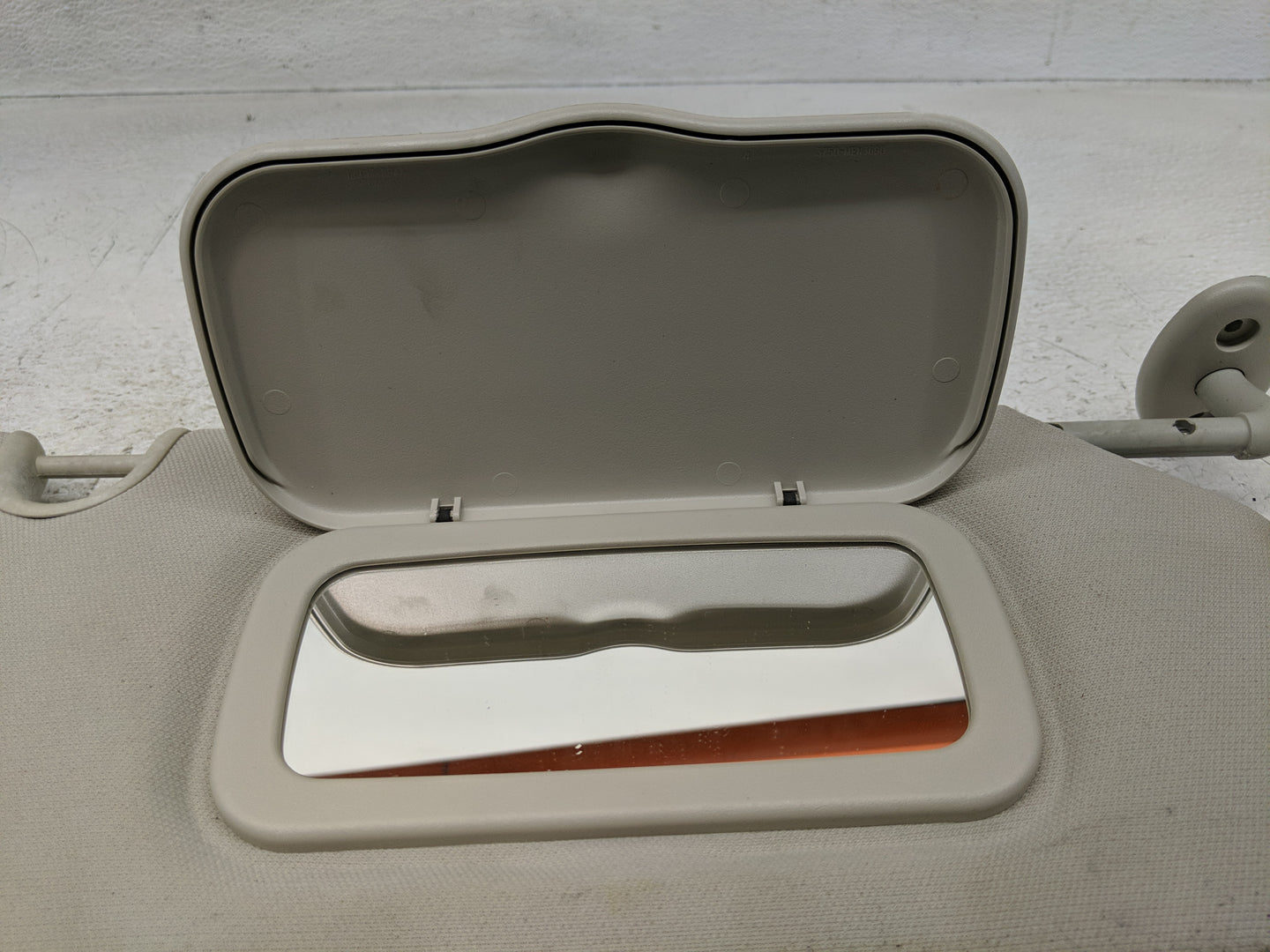 2010-2017 Jeep Patriot Sun Visor Shade Replacement Passenger Right Mirror Fits Fits 2010 2011 2012 2013 2014 2015 2016 2017 