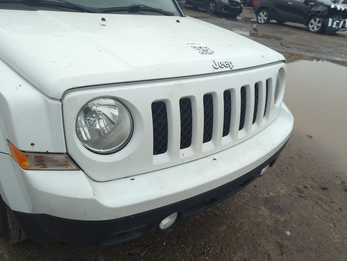 2011-2017 Jeep Patriot Front Grille Bumper Not Included 1389551 - Oemusedautoparts1.com