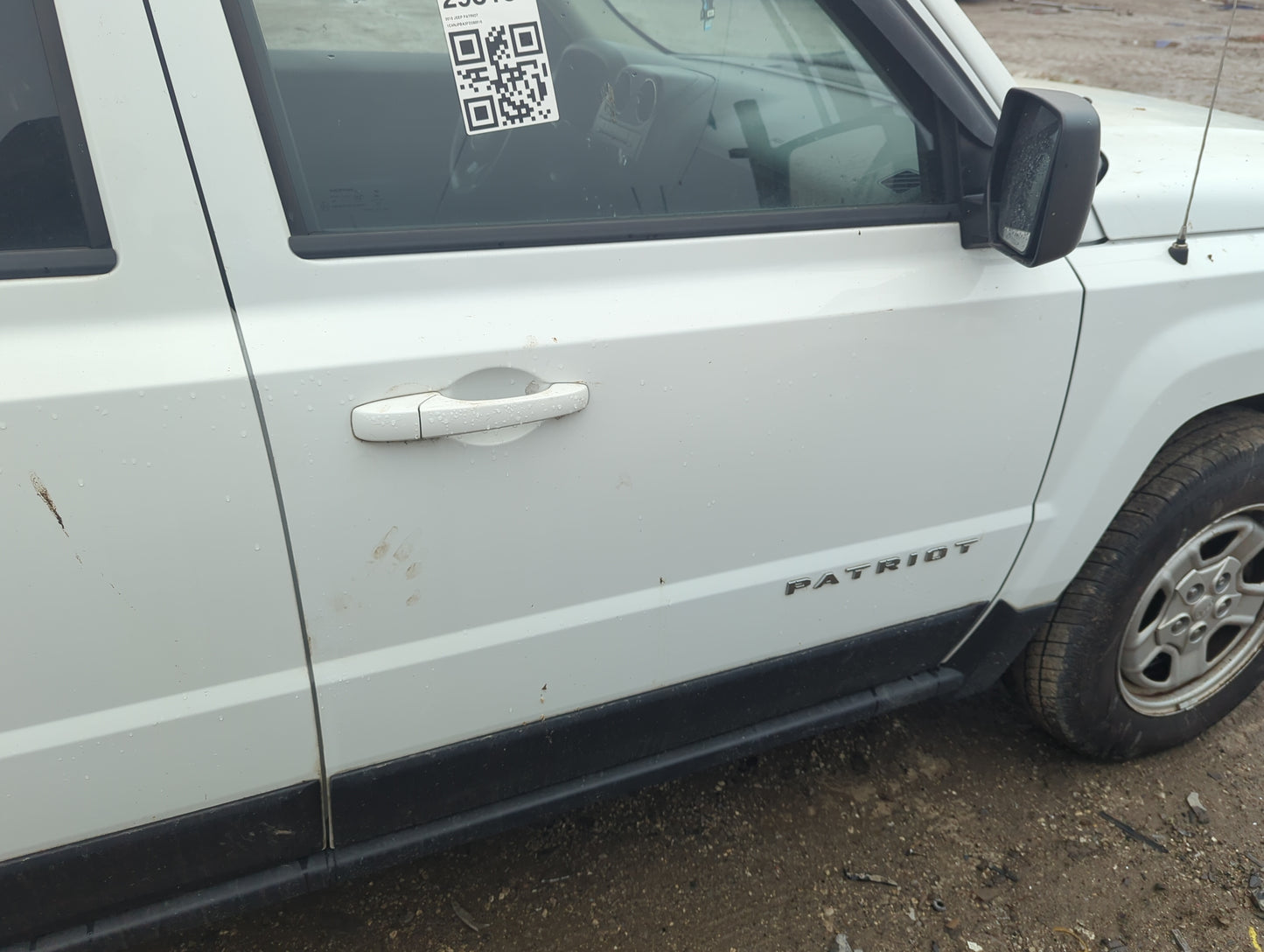 2011-2017 Jeep Patriot Passenger Front Door Oem 1389564 - Oemusedautoparts1.com