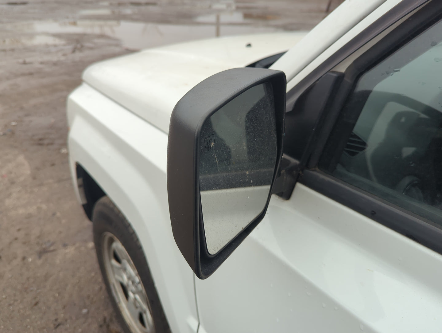 2013-2015 Jeep Patriot Driver Side View Mirror - Left Door Mirror OEM Used - Oemusedautoparts1.com