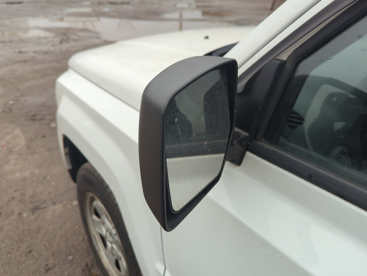 2013-2015 Jeep Patriot Driver Side View Mirror - Left Door Mirror OEM Used - Oemusedautoparts1.com