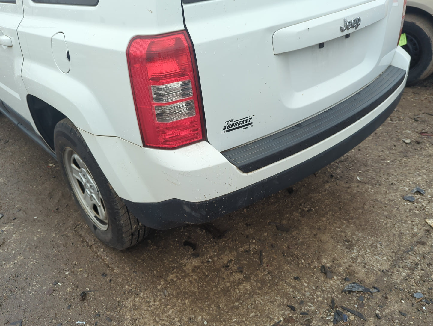 2011-2017 Jeep Patriot Rear Bumper Assembly Oem - Oemusedautoparts1.com