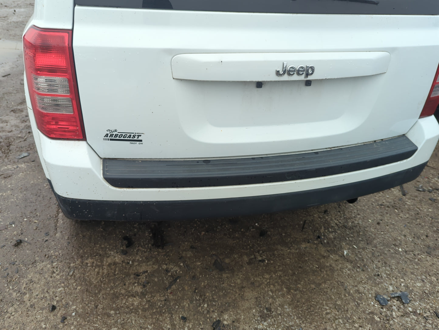 2011-2017 Jeep Patriot Rear Bumper Assembly Oem - Oemusedautoparts1.com