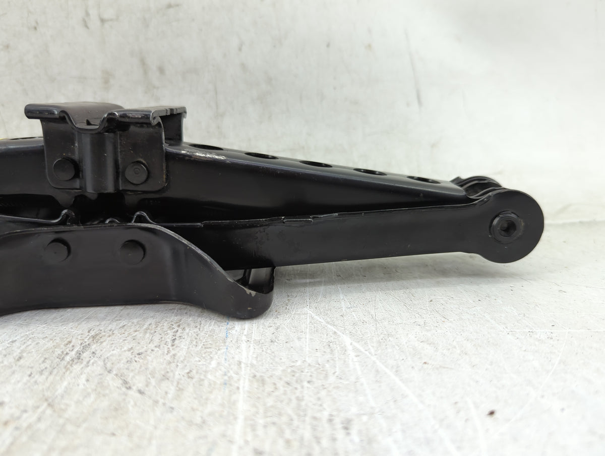 2015 Jeep Patriot Spare Scissor Car Jack 1431838 - Oemusedautoparts1.com
