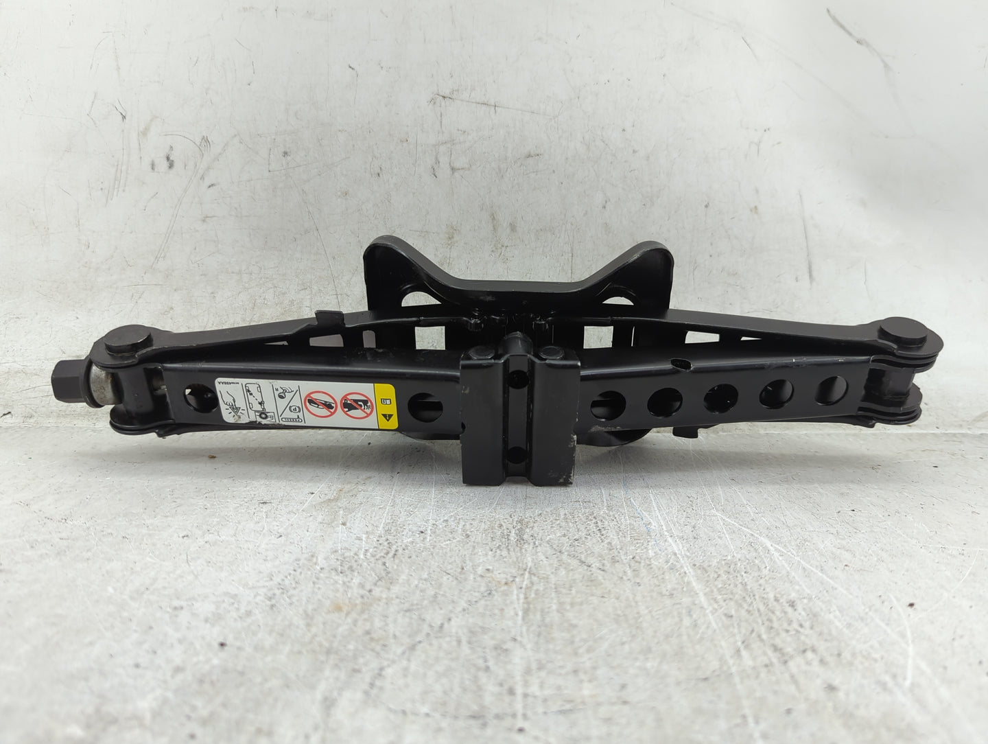 2015 Jeep Patriot Spare Scissor Car Jack 1431838 - Oemusedautoparts1.com