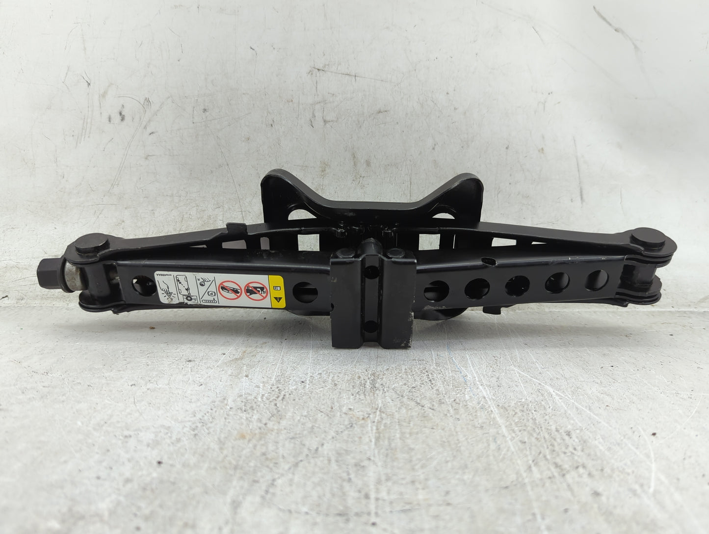 2015 Jeep Patriot Spare Scissor Car Jack 1431838 - Oemusedautoparts1.com