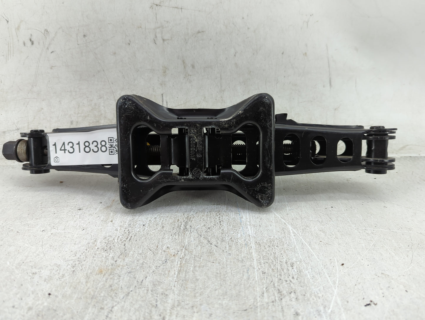 2015 Jeep Patriot Spare Scissor Car Jack 1431838 - Oemusedautoparts1.com