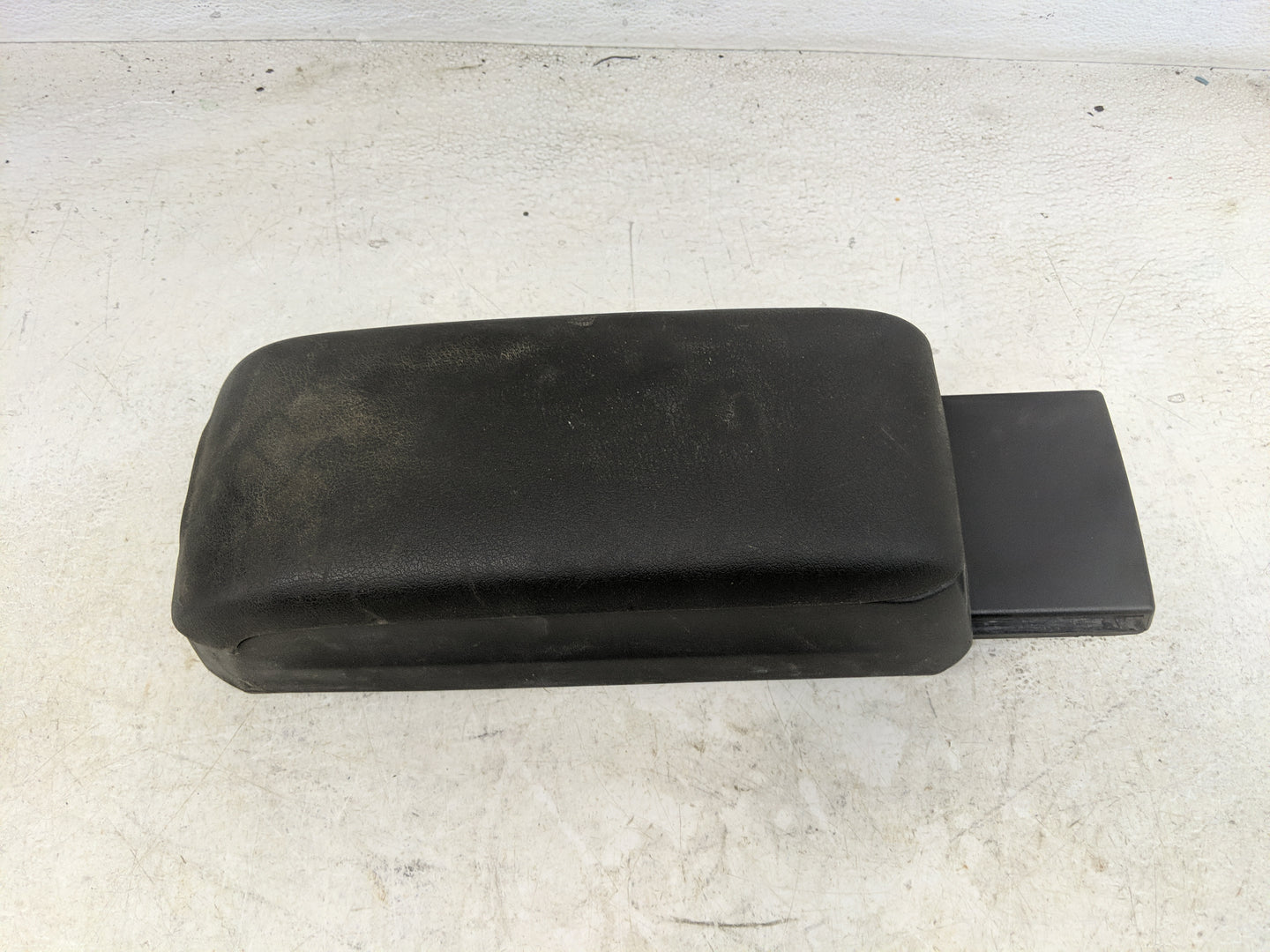 2015 Jeep Patriot Center Console Armrest Cover Lid Fits OEM Used Auto Parts - Oemusedautoparts1.com