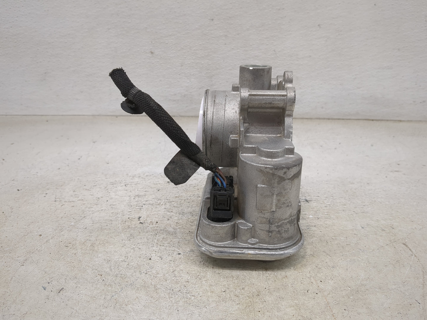 2007-2017 Jeep Patriot Throttle Body Fits Fits 2007 2008 2009 2010 2011 2012 2013 2014 2015 2016 2017 2018 OEM Used Auto Par