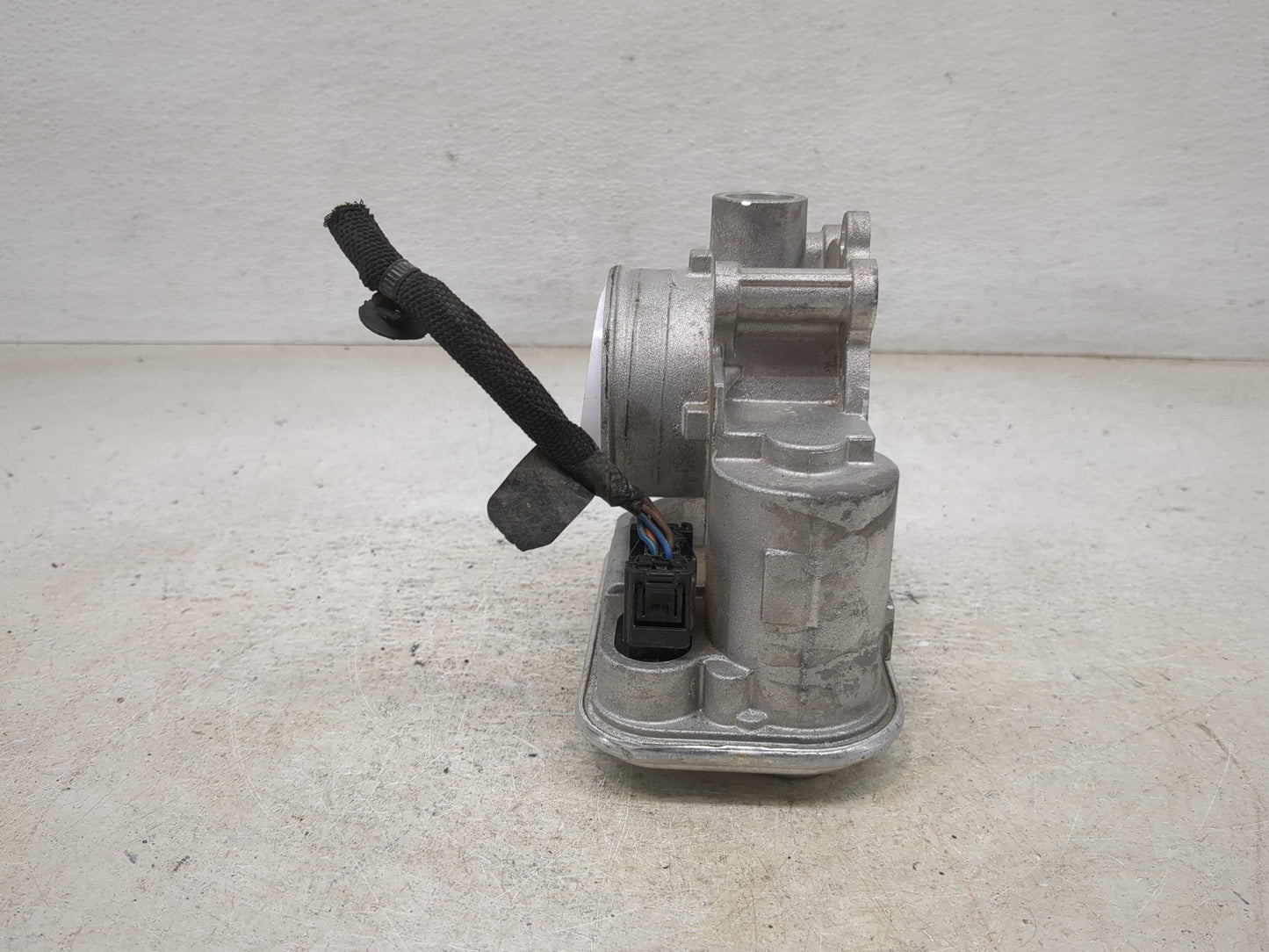 2007-2017 Jeep Patriot Throttle Body Fits Fits 2007 2008 2009 2010 2011 2012 2013 2014 2015 2016 2017 2018 OEM Used Auto Par