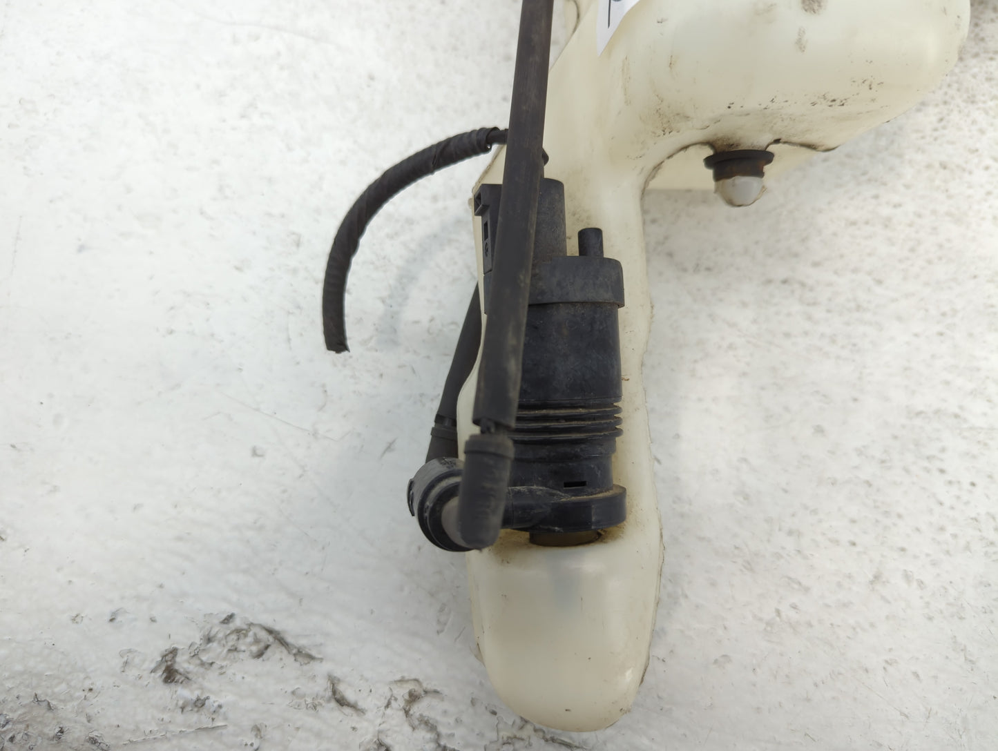 2007-2017 Jeep Patriot Windshield Washer Fluid Reservoir Bottle Oem - Oemusedautoparts1.com