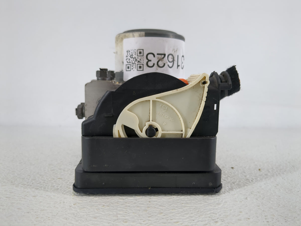 2015-2017 Jeep Renegade Anti-Lock Brake ABS Pump Module Actuator OEM P/N:52029708 Fits Fits 2015 2016 2017 OEM Used Auto Par