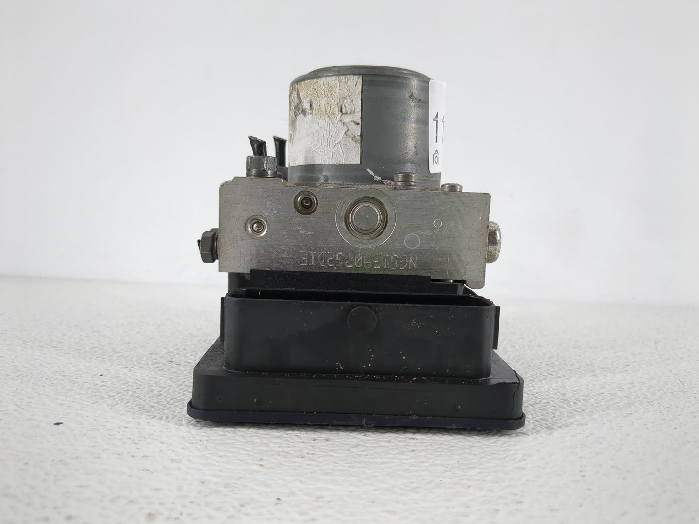 2015 Jeep Renegade ABS Pump Control Module Replacement P/N:52029708 Fits OEM Used Auto Parts - Oemusedautoparts1.com