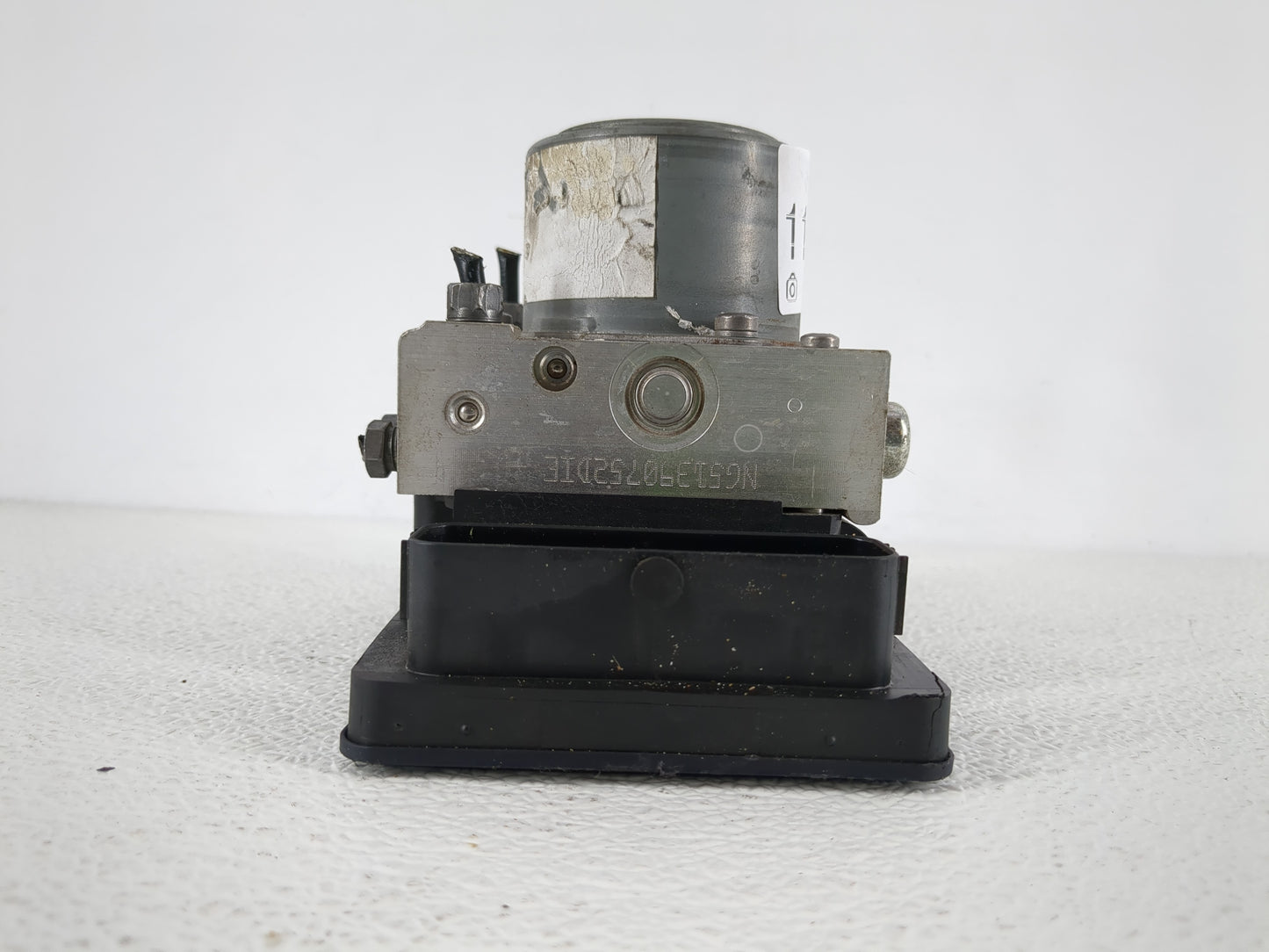 2015 Jeep Renegade ABS Pump Control Module Replacement P/N:52029708 Fits OEM Used Auto Parts - Oemusedautoparts1.com
