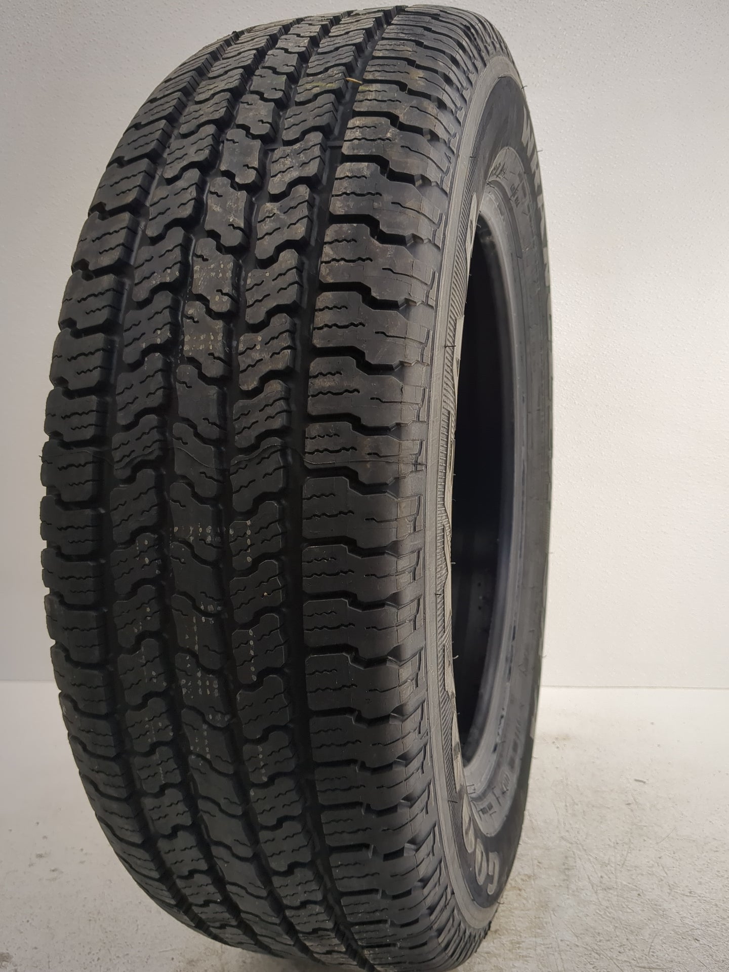 Used Tire 215/65R17 GOODYEAR WRANGLER 98S - Tread Depth 10/32 - Oemusedautoparts1.com