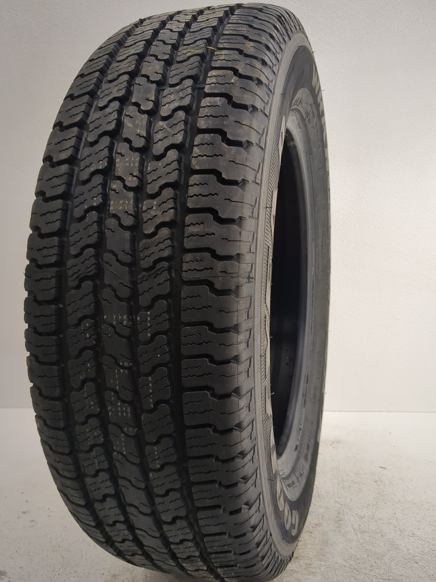 Used Tire 215/65R17 GOODYEAR WRANGLER 98S - Tread Depth 10/32 - Oemusedautoparts1.com