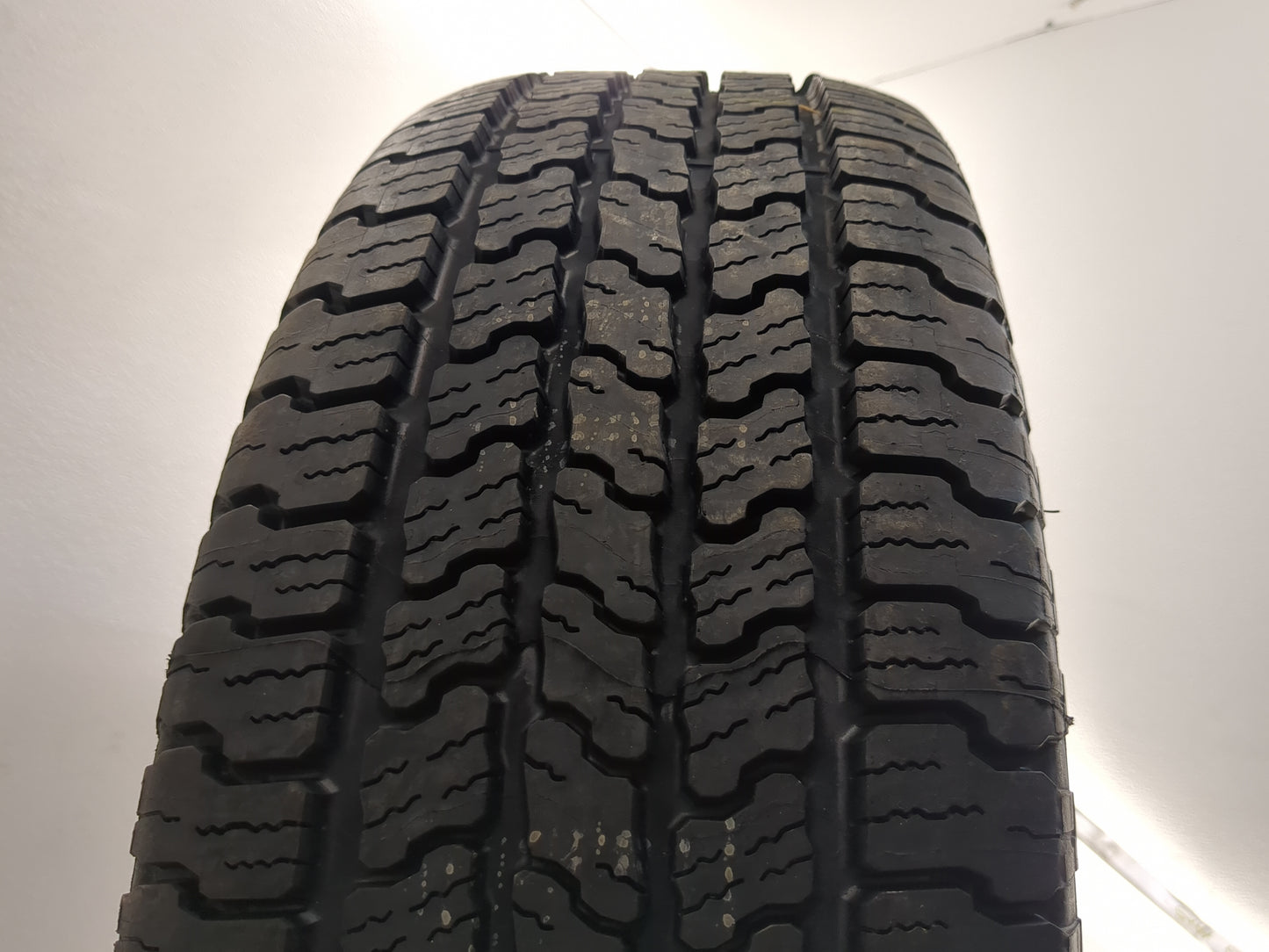 Used Tire 215/65R17 GOODYEAR WRANGLER 98S - Tread Depth 10/32 - Oemusedautoparts1.com