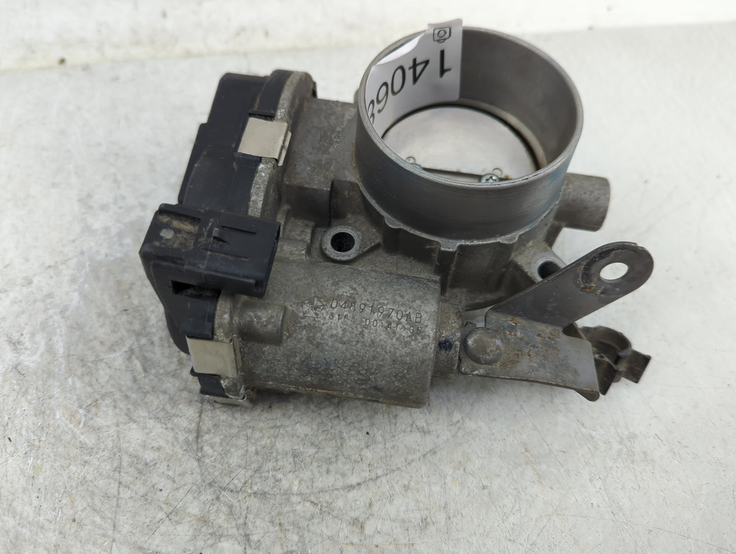 2015-2021 Jeep Renegade Throttle Body P/N:04891970AB Fits Fits 2014 2015 2016 2017 2018 2019 2020 2021 2022 OEM Used Auto Pa