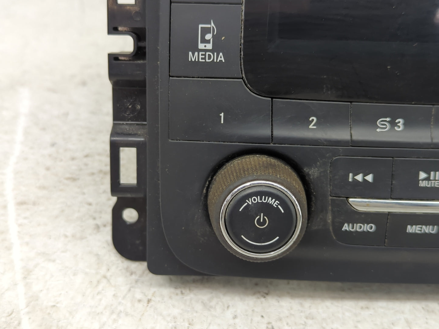 2015-2016 Jeep Renegade Radio AM FM Cd Player Receiver Replacement Fits Fits 2015 2016 OEM Used Auto Parts - Oemusedautopart