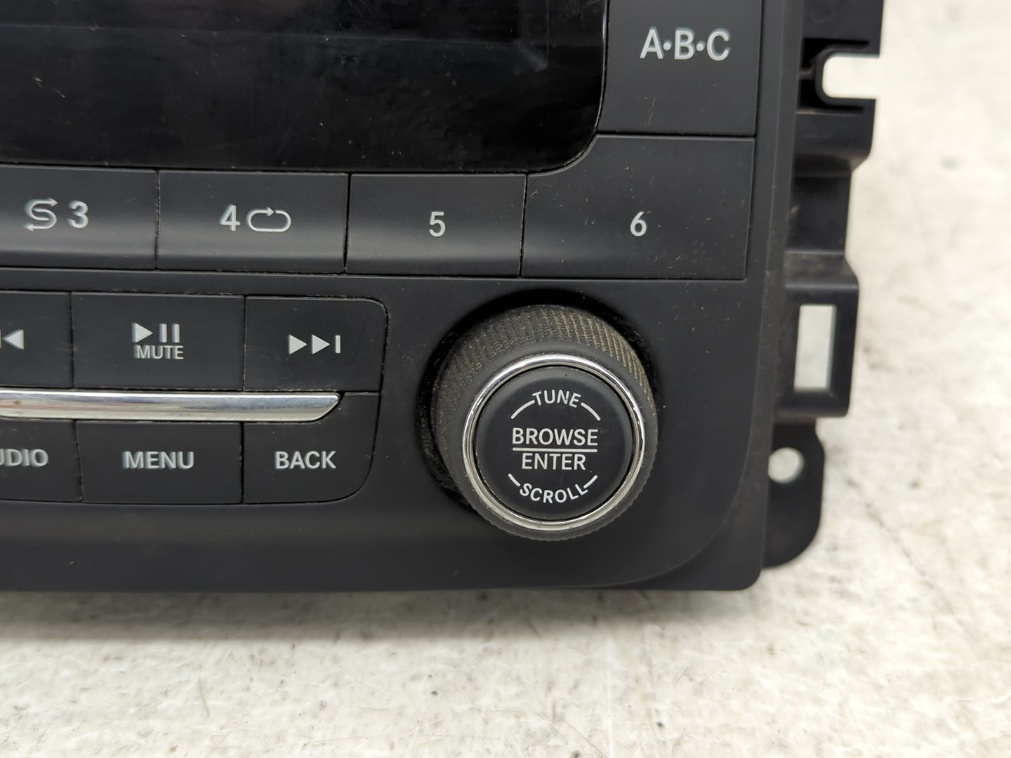 2015-2016 Jeep Renegade Radio AM FM Cd Player Receiver Replacement Fits Fits 2015 2016 OEM Used Auto Parts - Oemusedautopart